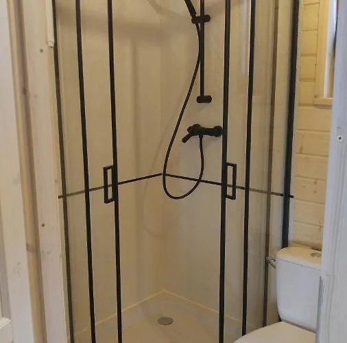 Semesterbostad Zakatek Wdzydze Z Widokiem Na Jezioro -domek Nr 19 *