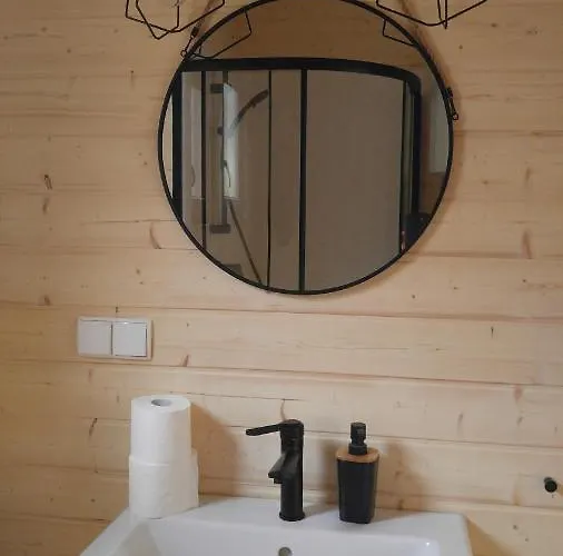 Semesterbostad Zakatek Wdzydze Z Widokiem Na Jezioro -domek Nr 19 *