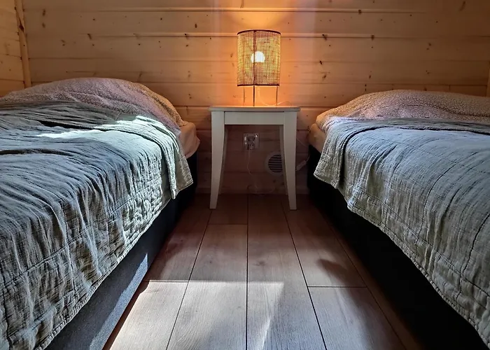 Semesterbostad Zakatek Wdzydze Z Widokiem Na Jezioro -domek Nr 19