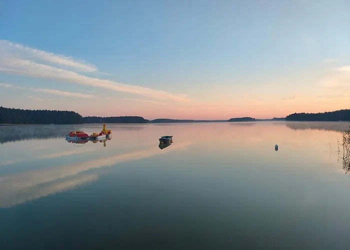 Semesterbostad Zakatek Wdzydze Z Widokiem Na Jezioro -domek Nr 19