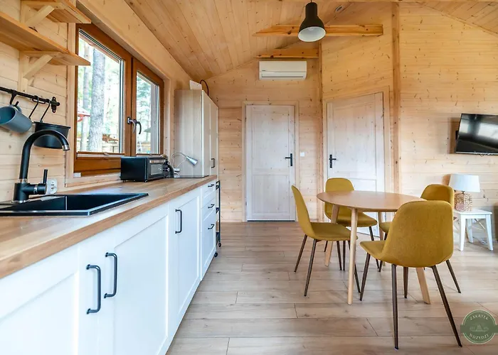 Semesterbostad Zakatek Wdzydze Z Widokiem Na Jezioro -domek Nr 19 Borsk