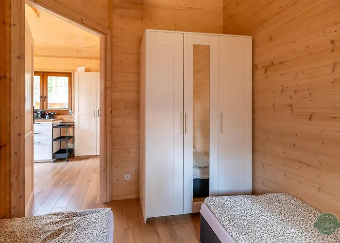 Semesterbostad Zakatek Wdzydze Z Widokiem Na Jezioro -domek Nr 19 *